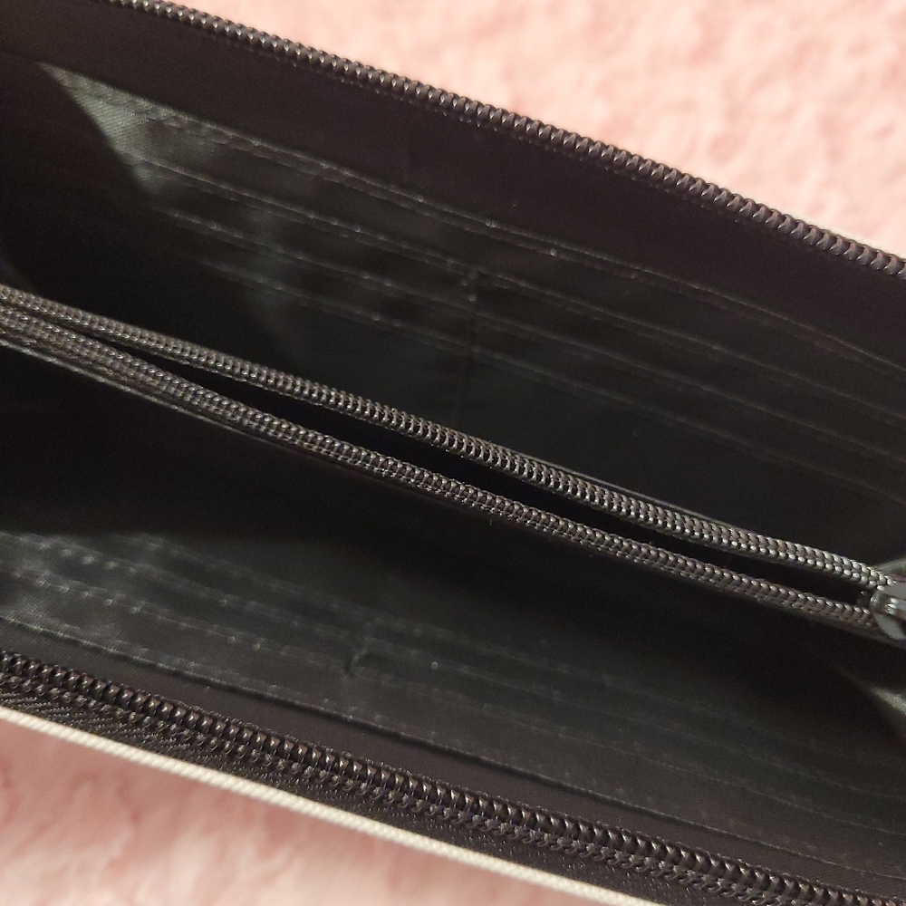 F•R•I•E•N•D•S zip-around wallet - Picture 9 of 16